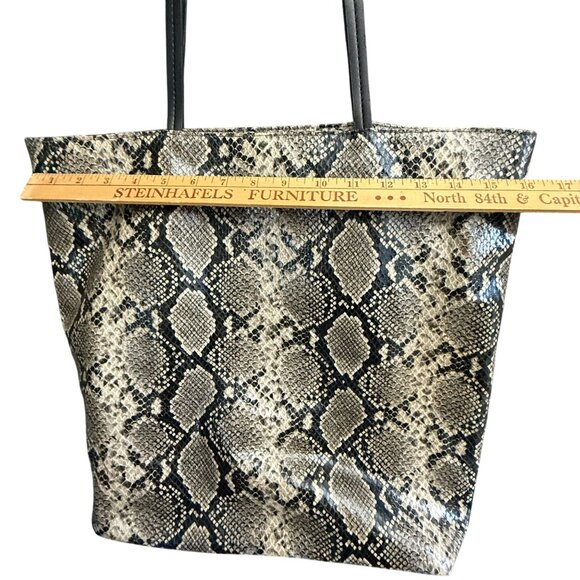 Bloomingdale's Faux Leather Snakeskin Print Tote Bag Women's Black and Gray - Picture 3 of 7